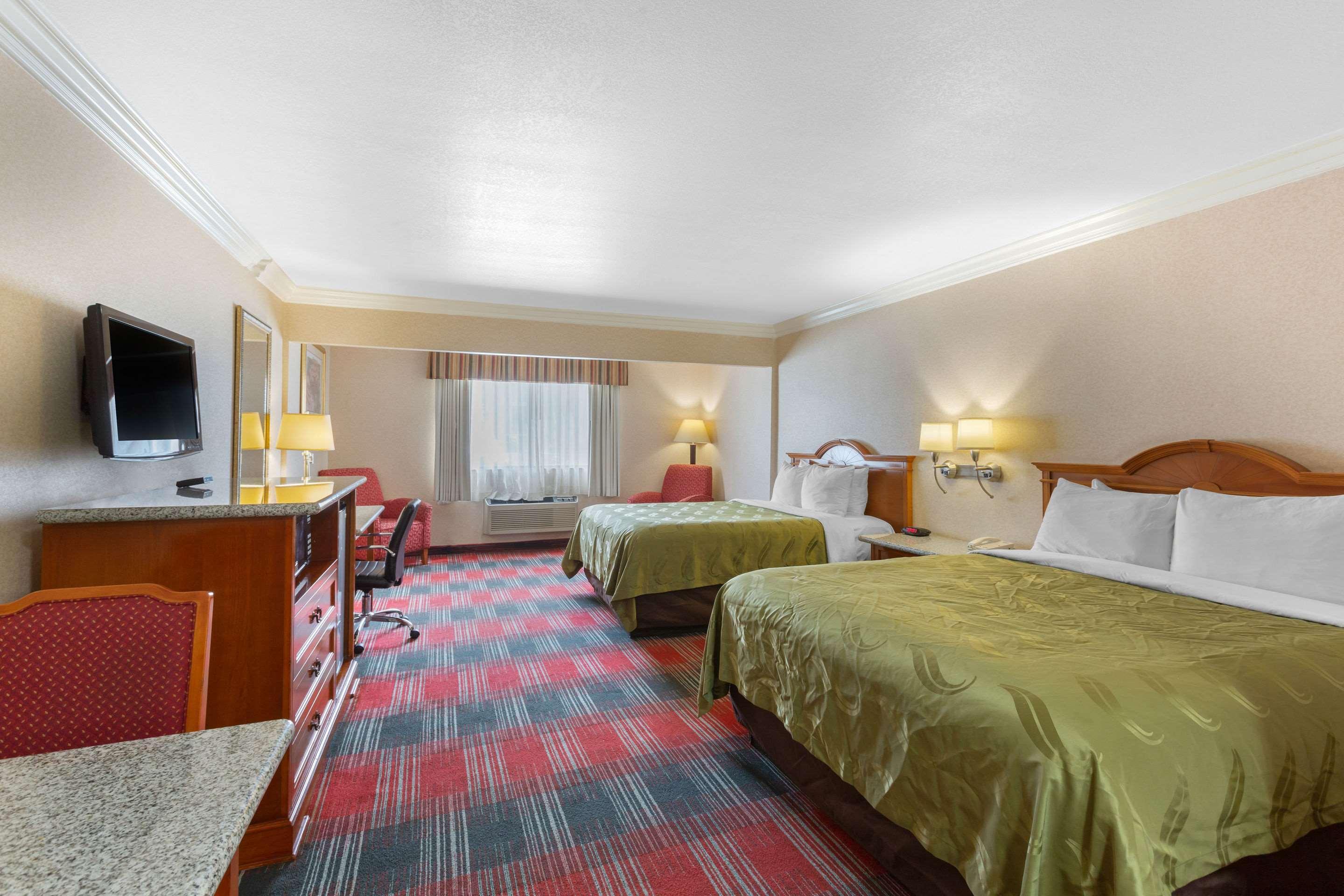 Quality Inn & Suites Oceanside Near Camp Pendleton Exterior photo