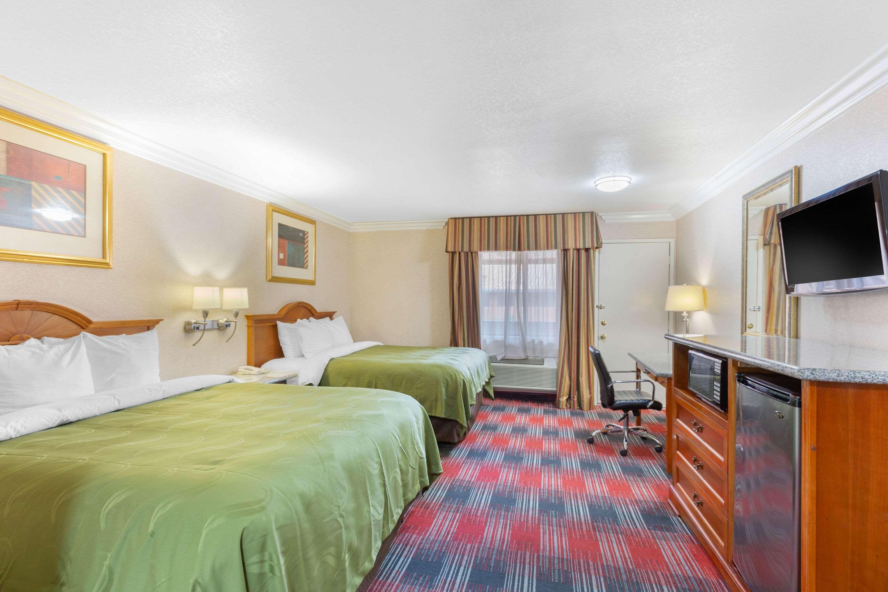 Quality Inn & Suites Oceanside Near Camp Pendleton Exterior photo