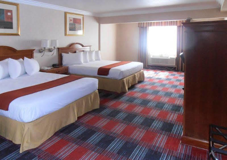Quality Inn & Suites Oceanside Near Camp Pendleton Exterior photo